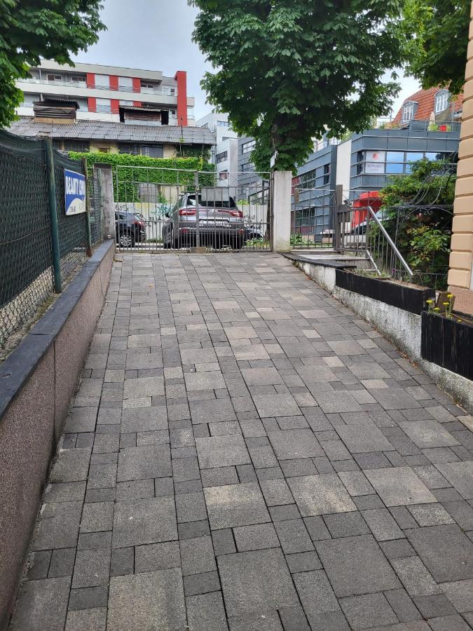 Apartman Buzanova Lägenhet Zagreb Exteriör bild